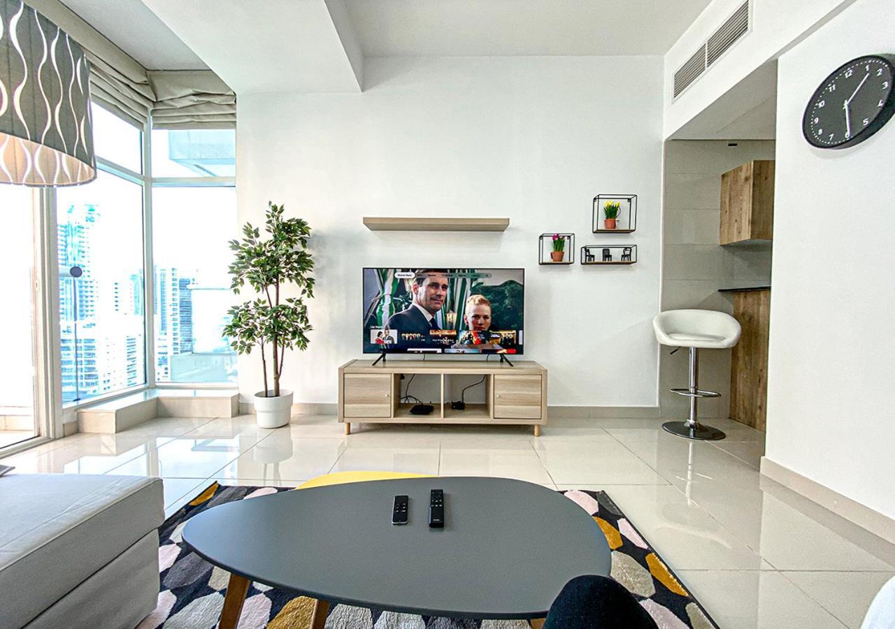 Walk To The Beach Or Enjoy The Amazing View From The Balcony Apartment ดูไบ ภายนอก รูปภาพ