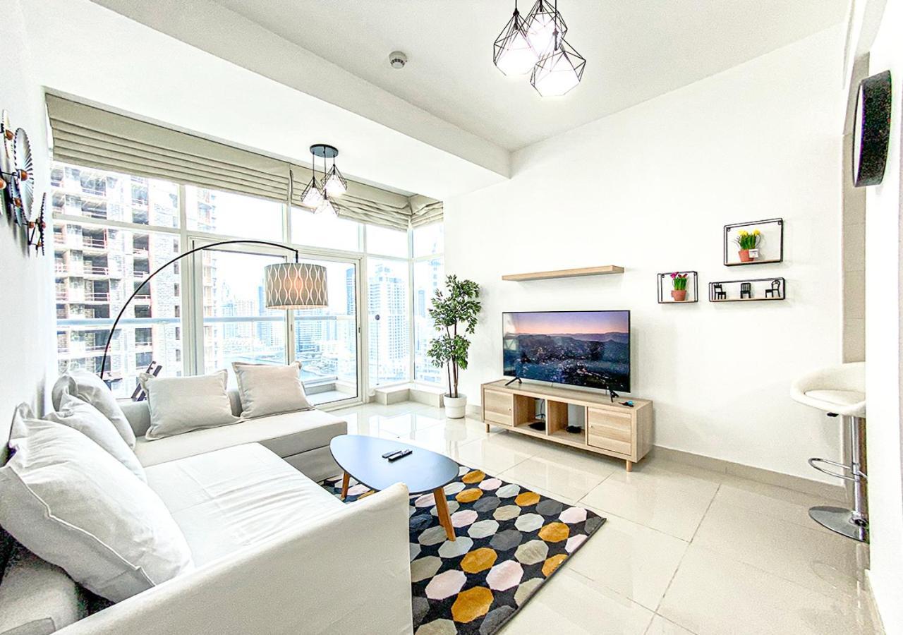 Walk To The Beach Or Enjoy The Amazing View From The Balcony Apartment ดูไบ ภายนอก รูปภาพ