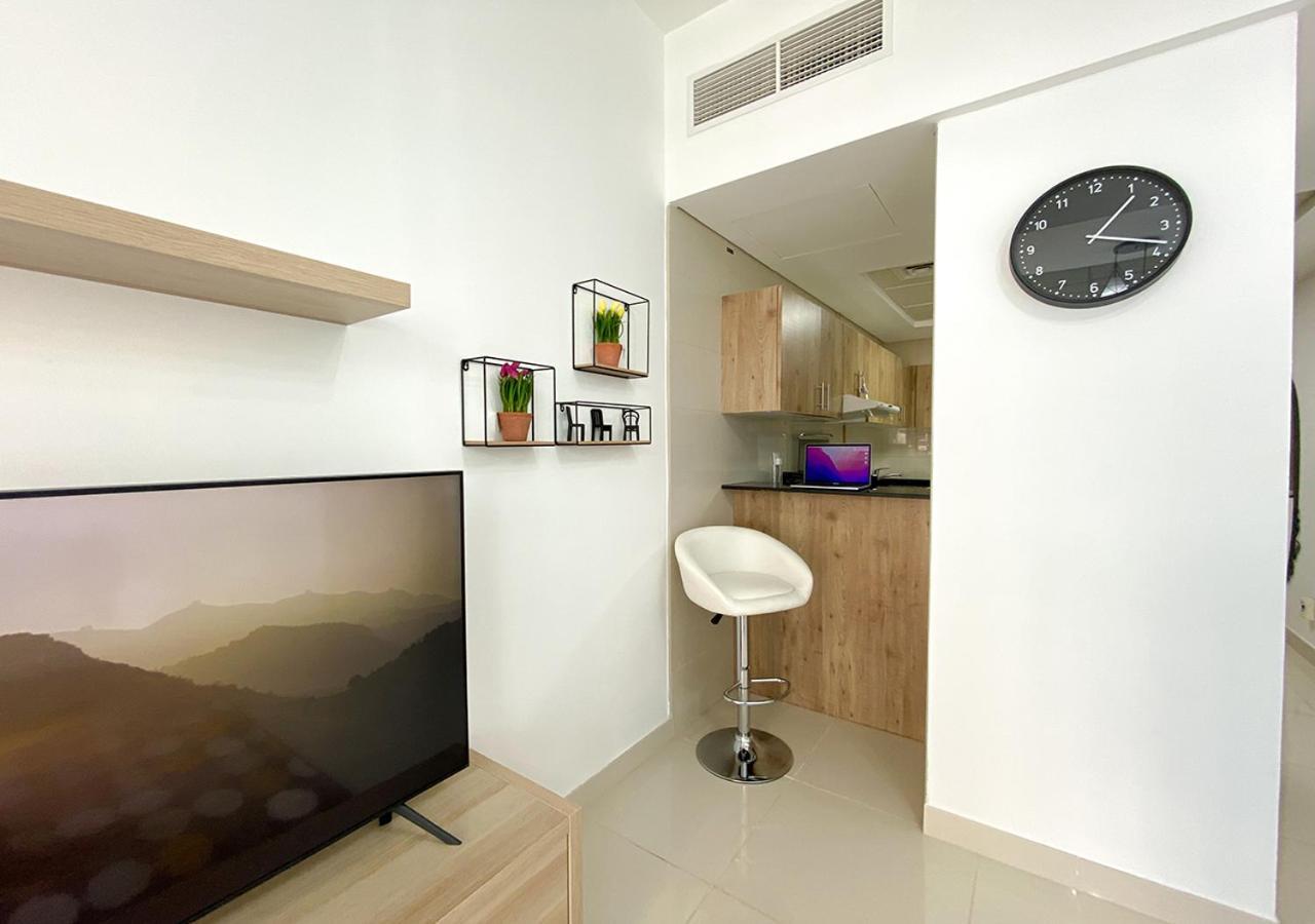 Walk To The Beach Or Enjoy The Amazing View From The Balcony Apartment ดูไบ ภายนอก รูปภาพ