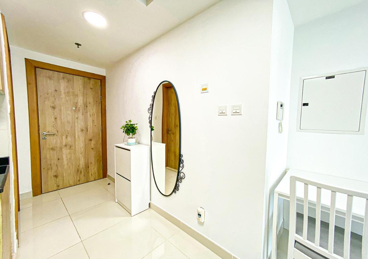 Walk To The Beach Or Enjoy The Amazing View From The Balcony Apartment ดูไบ ภายนอก รูปภาพ