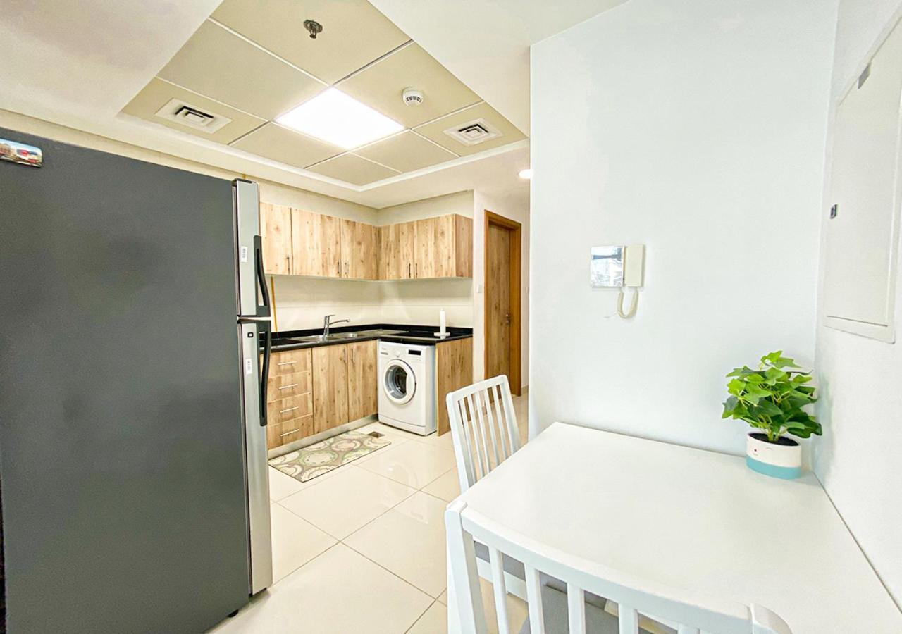 Walk To The Beach Or Enjoy The Amazing View From The Balcony Apartment ดูไบ ภายนอก รูปภาพ