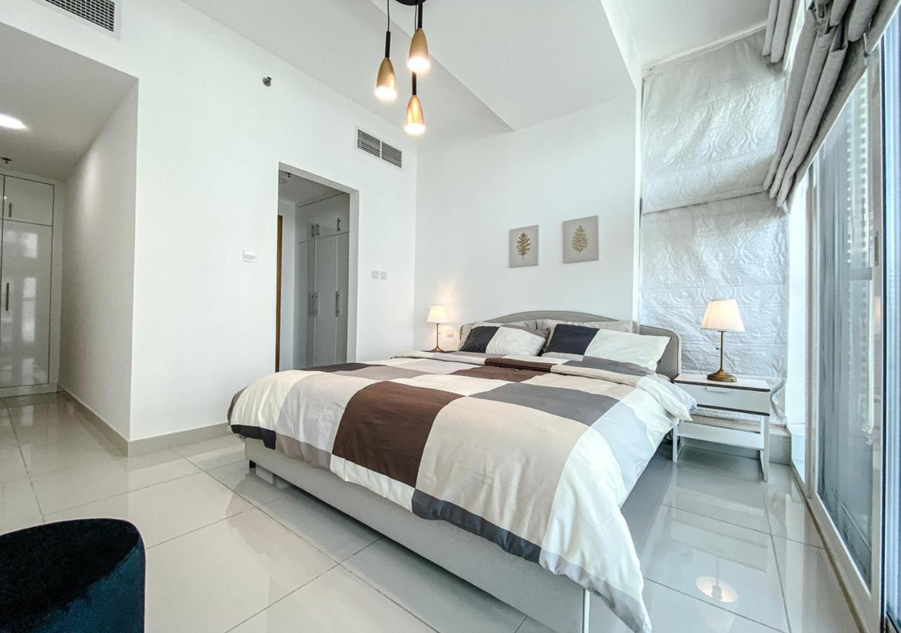 Walk To The Beach Or Enjoy The Amazing View From The Balcony Apartment ดูไบ ภายนอก รูปภาพ