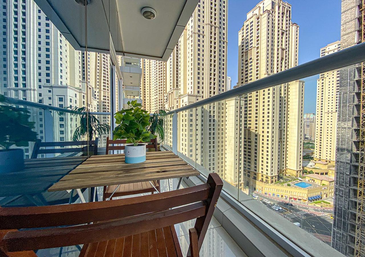 Walk To The Beach Or Enjoy The Amazing View From The Balcony Apartment ดูไบ ภายนอก รูปภาพ