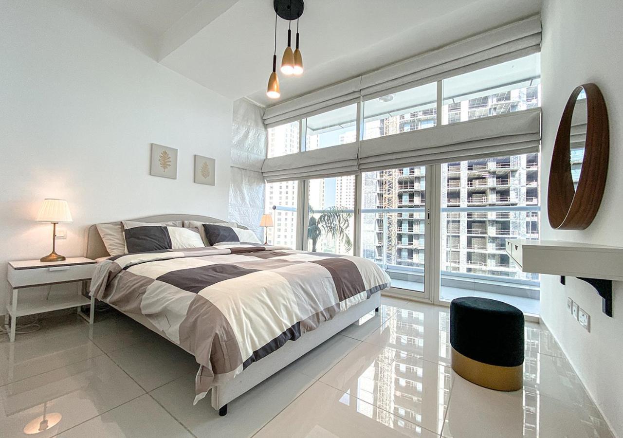 Walk To The Beach Or Enjoy The Amazing View From The Balcony Apartment ดูไบ ภายนอก รูปภาพ